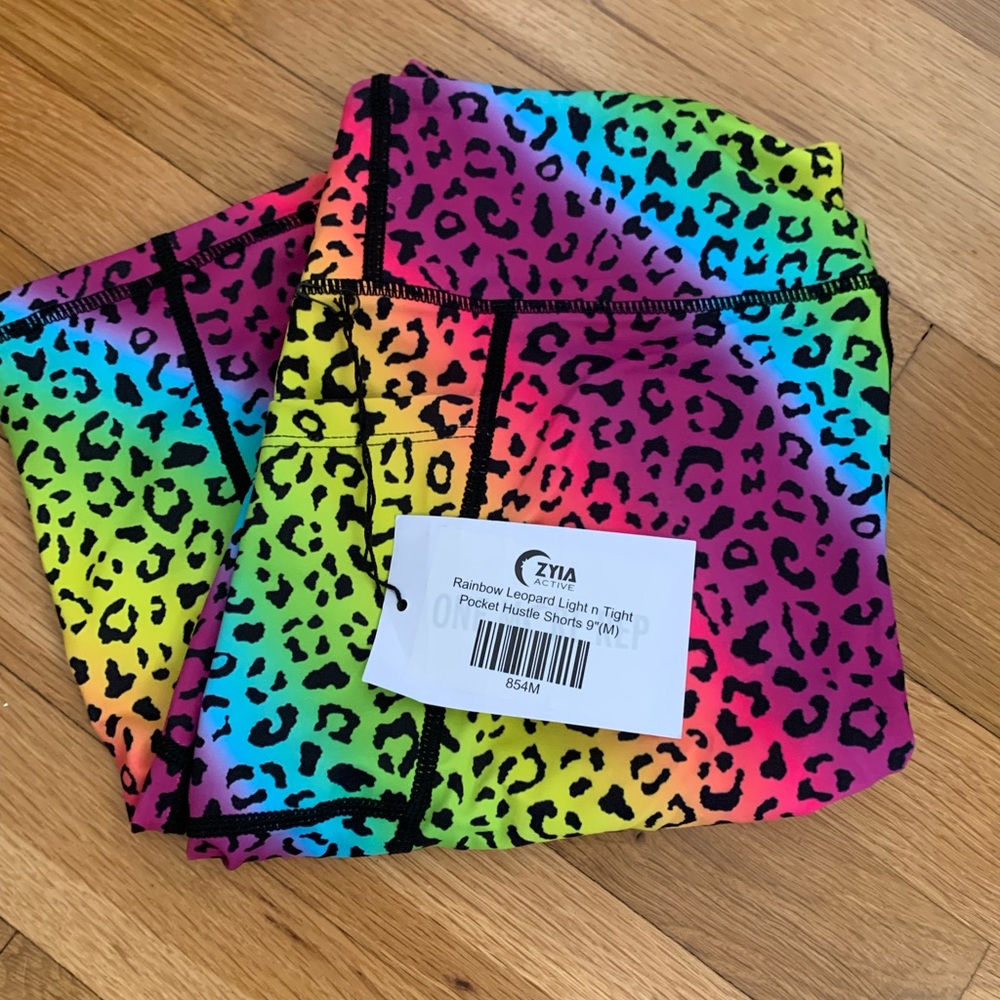 Zyia light n tight pocket hustle shorts